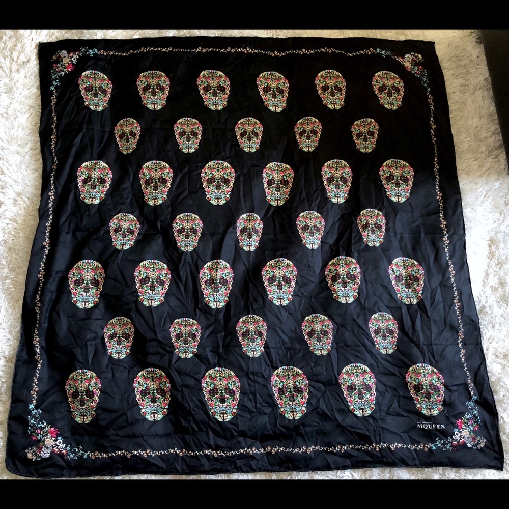 Alexande Mcqueen scarf